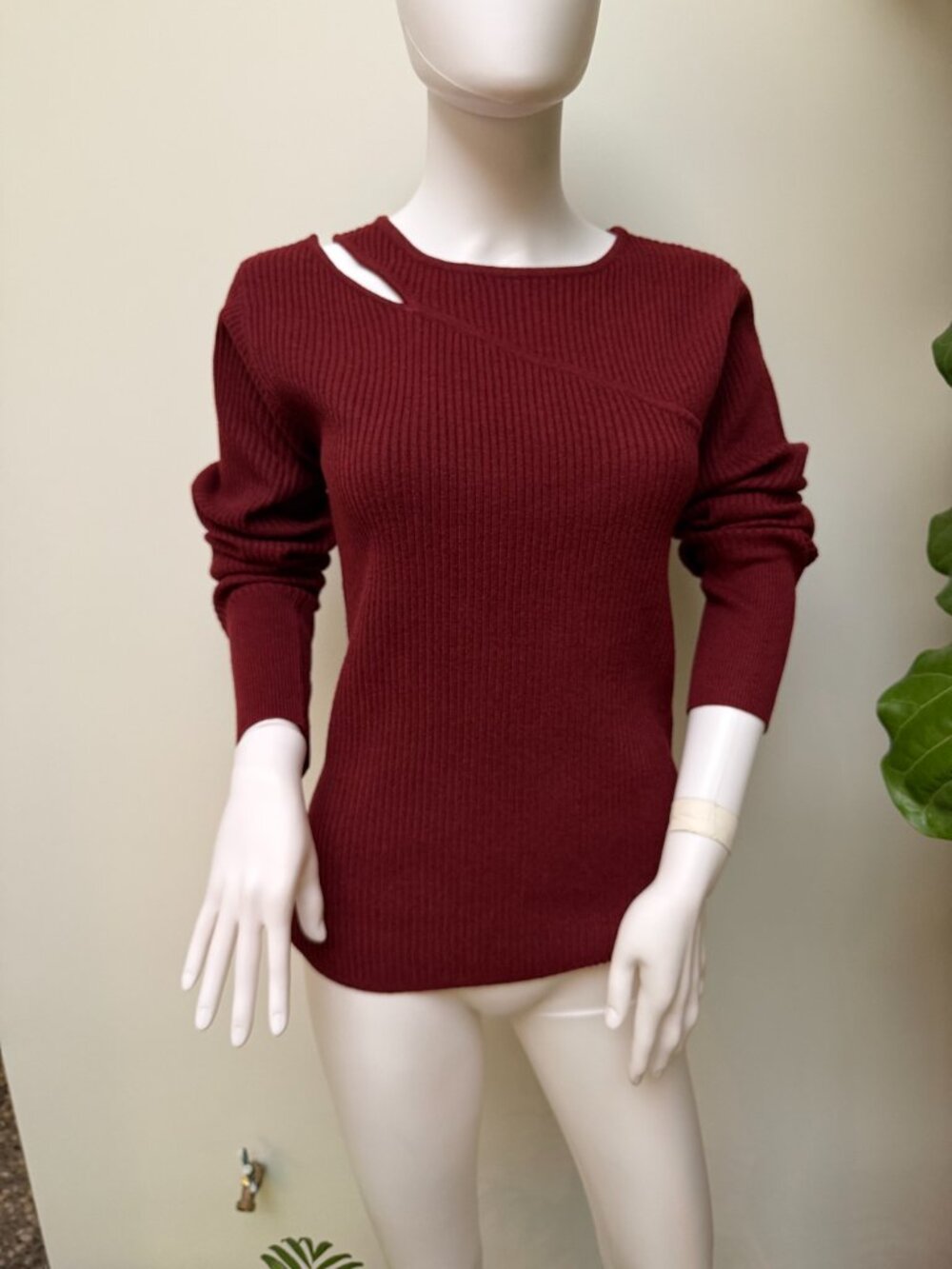New G by Giuliana Black Label Cutout Shoulder Rib Knit Sweater - Burgundy